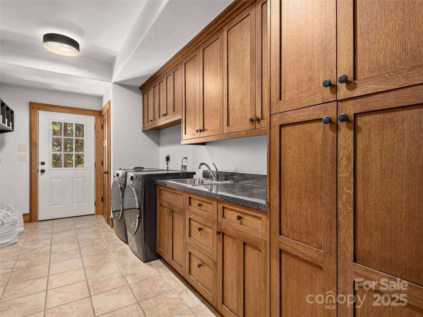 457 Coopers Hawk Drive, Asheville, NC 28803.  MLS# CAR4249749, YatesRealty ID 9548. 