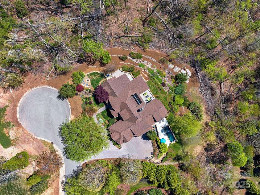 457 Coopers Hawk Drive, Asheville, NC 28803.  MLS# CAR4249749, YatesRealty ID 9548. 