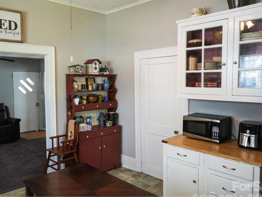 102 6th EM Street, Marion, NC 28752.  MLS# CAR4366313, YatesRealty ID 9549. 