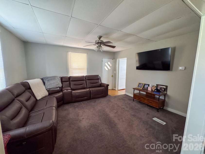 102 6th EM Street, Marion, NC 28752.  MLS# CAR4366313, YatesRealty ID 9549. 