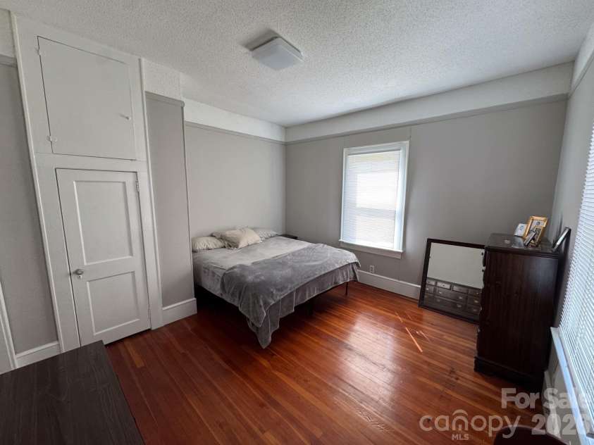 102 6th EM Street, Marion, NC 28752.  MLS# CAR4366313, YatesRealty ID 9549. 