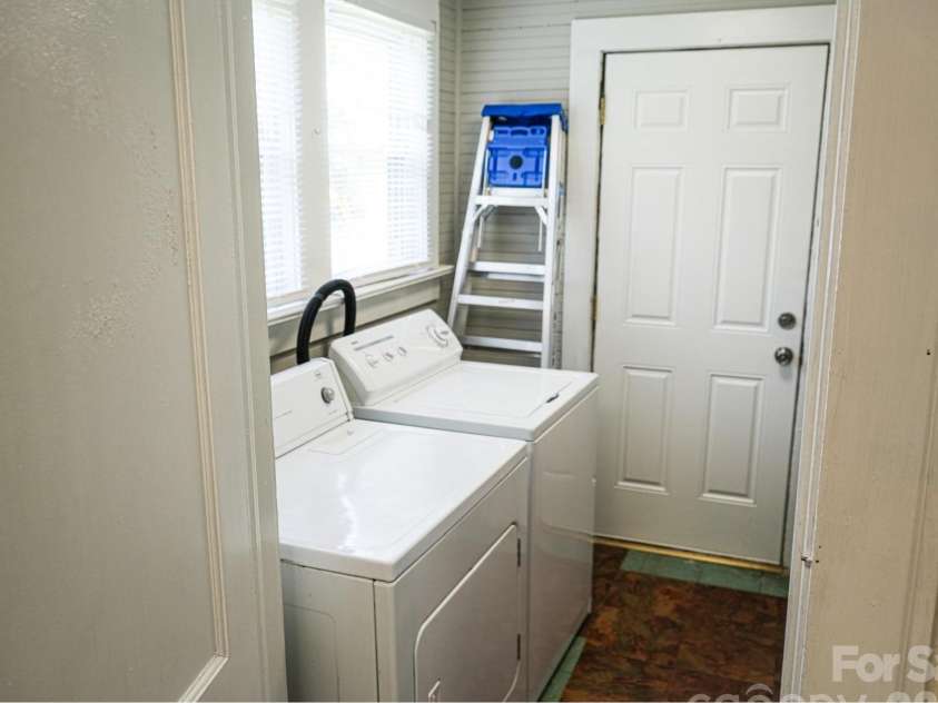 102 6th EM Street, Marion, NC 28752.  MLS# CAR4366313, YatesRealty ID 9549. 