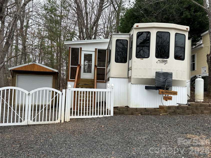 112 Sparrow Lane, New London, NC 28127.  MLS# CAR4335850, YatesRealty ID 955. 