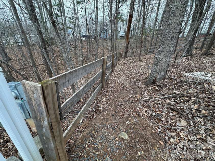 112 Sparrow Lane, New London, NC 28127.  MLS# CAR4335850, YatesRealty ID 955. 