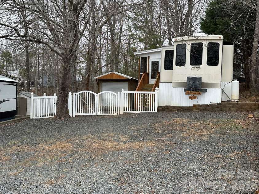 112 Sparrow Lane, New London, NC 28127.  MLS# CAR4335850, YatesRealty ID 955. 