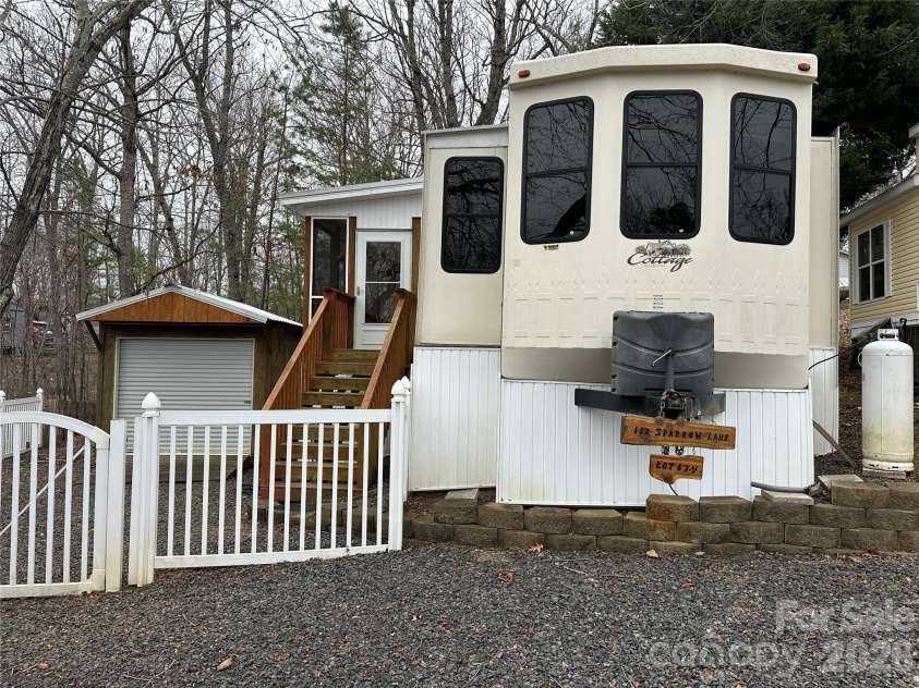 112 Sparrow Lane, New London, NC 28127.  MLS# CAR4335850, YatesRealty ID 955. 