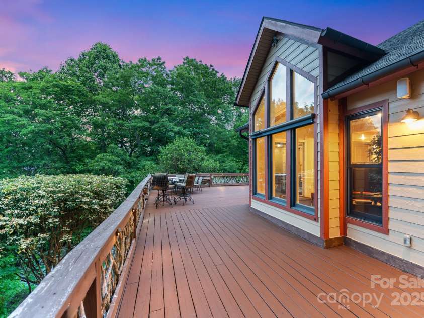 300 Falls View Drive, Lake Toxaway, NC 28774.  MLS# CAR4311504, YatesRealty ID 955. 
