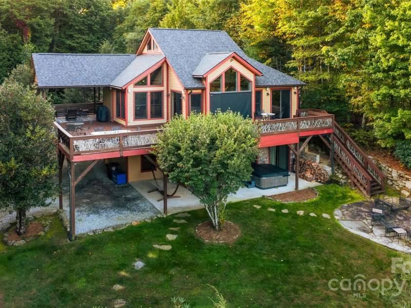 300 Falls View Drive, Lake Toxaway, NC 28774.  MLS# CAR4311504, YatesRealty ID 955. 