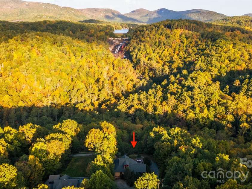 300 Falls View Drive, Lake Toxaway, NC 28774.  MLS# CAR4311504, YatesRealty ID 955. 