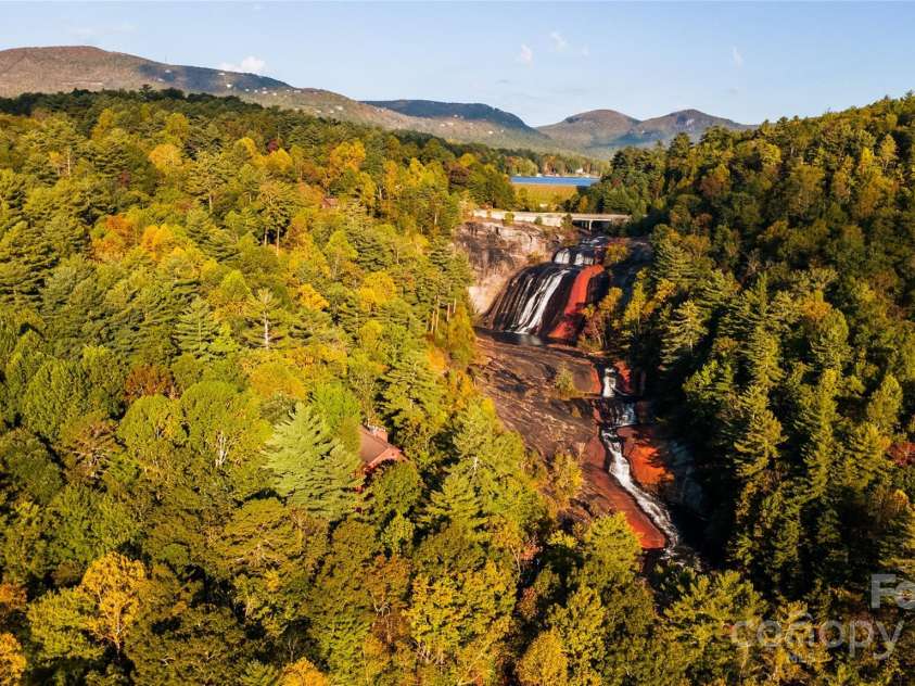 300 Falls View Drive, Lake Toxaway, NC 28774.  MLS# CAR4311504, YatesRealty ID 955. 