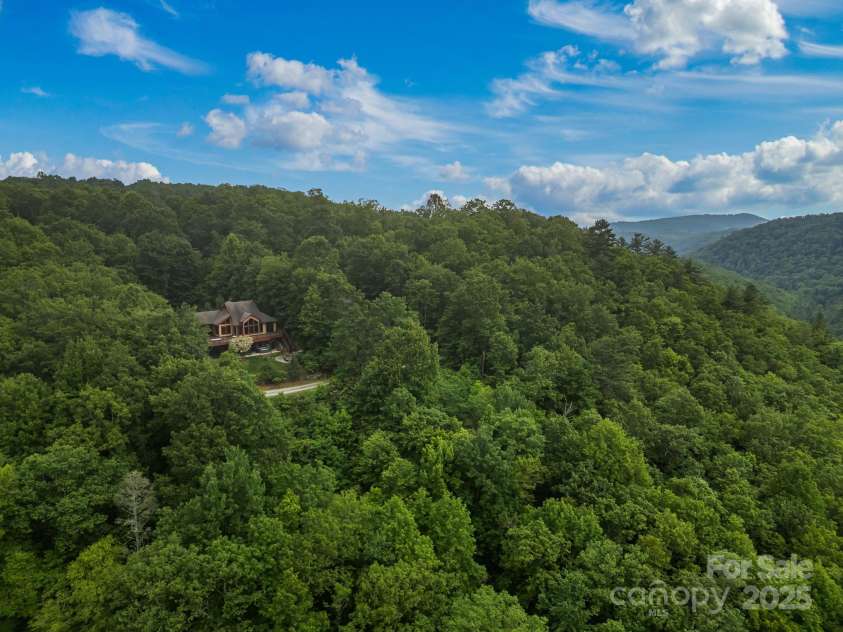 300 Falls View Drive, Lake Toxaway, NC 28774.  MLS# CAR4311504, YatesRealty ID 955. 