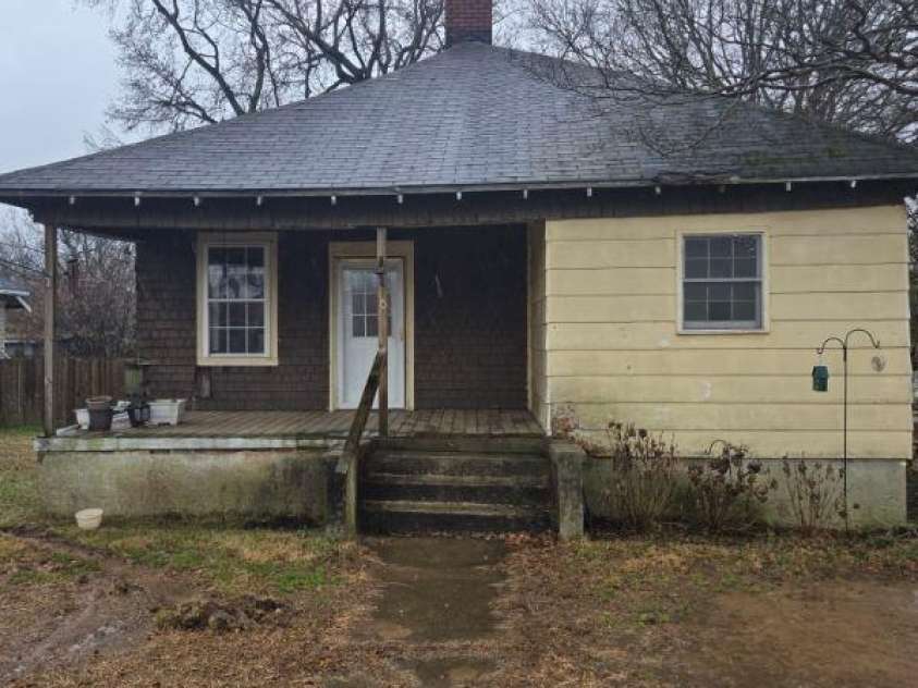 50 Ranlo Avenue, Gastonia, NC 28054.  MLS# CAR4205510, YatesRealty ID 955. 