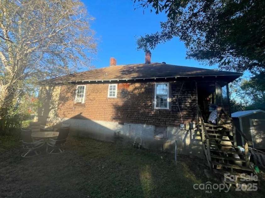 50 Ranlo Avenue, Gastonia, NC 28054.  MLS# CAR4205510, YatesRealty ID 955. 