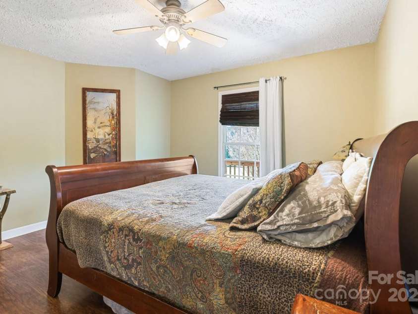 122 Ramsey Road, Asheville, NC 28806.  MLS# CAR4233927, YatesRealty ID 9551. Main-level primary bedroom