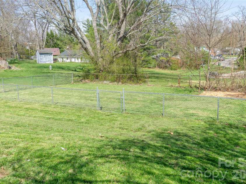 183 Mount Carmel Road, Asheville, NC 28806.  MLS# CAR4362057, YatesRealty ID 9553. 