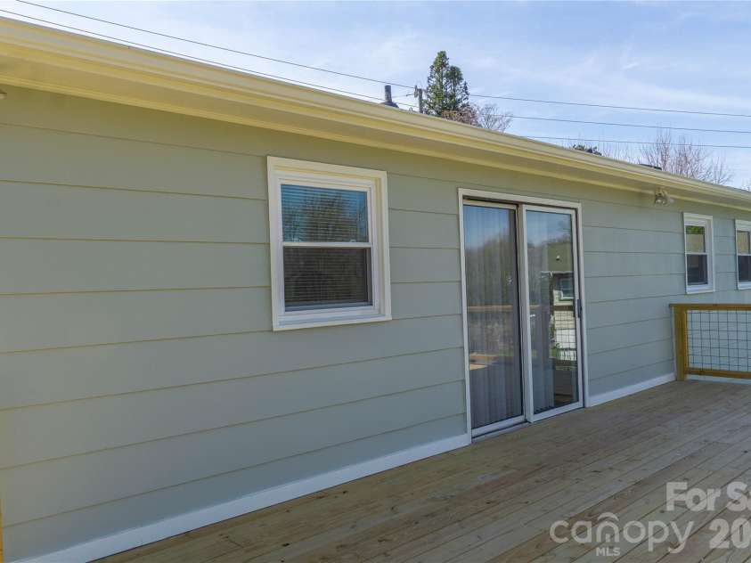 183 Mount Carmel Road, Asheville, NC 28806.  MLS# CAR4362057, YatesRealty ID 9553. 