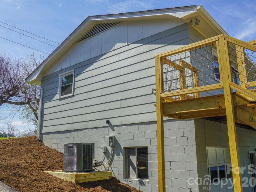 183 Mount Carmel Road, Asheville, NC 28806.  MLS# CAR4362057, YatesRealty ID 9553. 