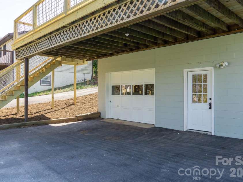 183 Mount Carmel Road, Asheville, NC 28806.  MLS# CAR4362057, YatesRealty ID 9553. 