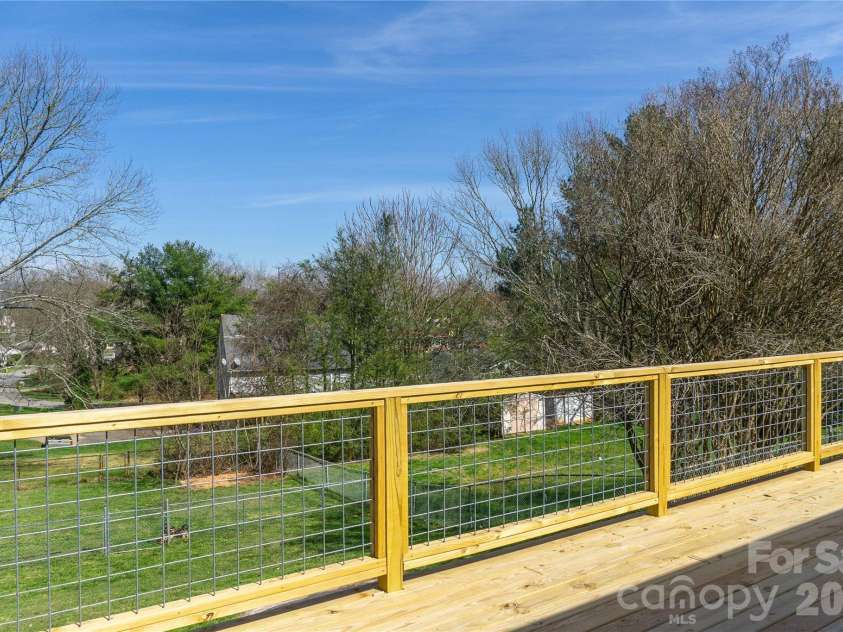 183 Mount Carmel Road, Asheville, NC 28806.  MLS# CAR4362057, YatesRealty ID 9553. 