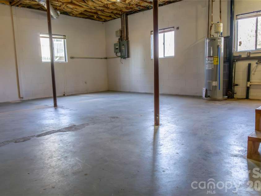 183 Mount Carmel Road, Asheville, NC 28806.  MLS# CAR4362057, YatesRealty ID 9553. 
