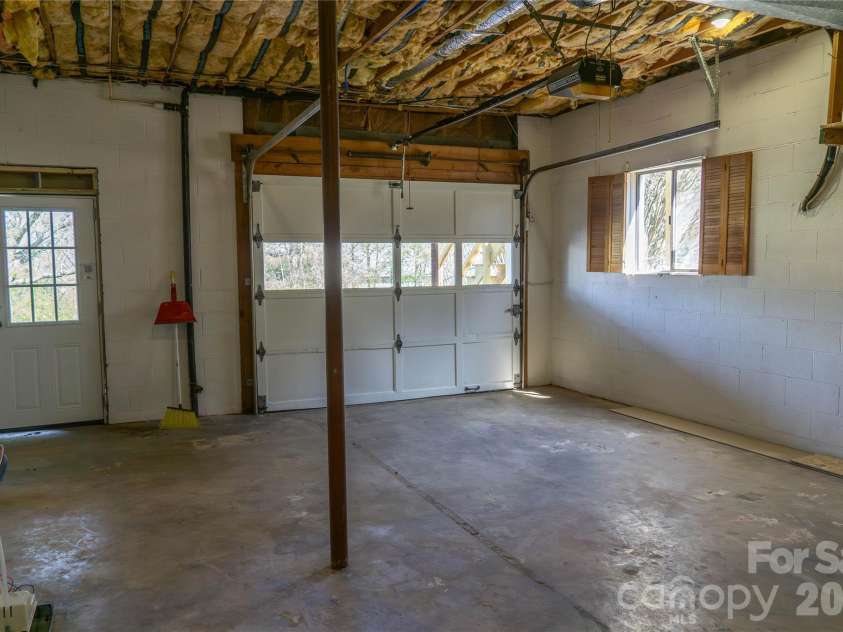 183 Mount Carmel Road, Asheville, NC 28806.  MLS# CAR4362057, YatesRealty ID 9553. 