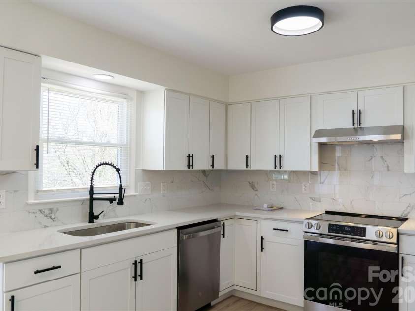 183 Mount Carmel Road, Asheville, NC 28806.  MLS# CAR4362057, YatesRealty ID 9553. 