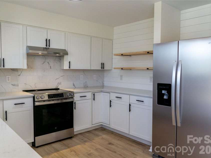 183 Mount Carmel Road, Asheville, NC 28806.  MLS# CAR4362057, YatesRealty ID 9553. 