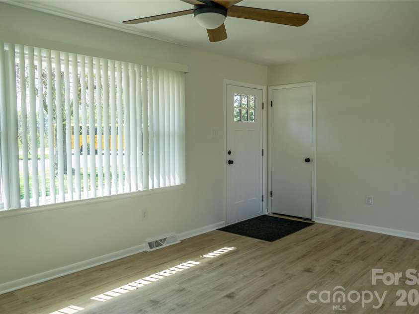 183 Mount Carmel Road, Asheville, NC 28806.  MLS# CAR4362057, YatesRealty ID 9553. 