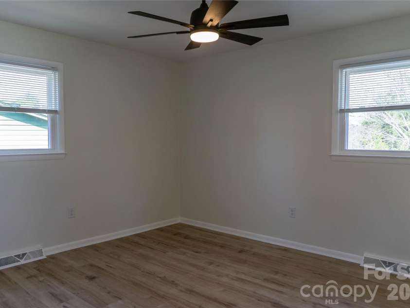 183 Mount Carmel Road, Asheville, NC 28806.  MLS# CAR4362057, YatesRealty ID 9553. 