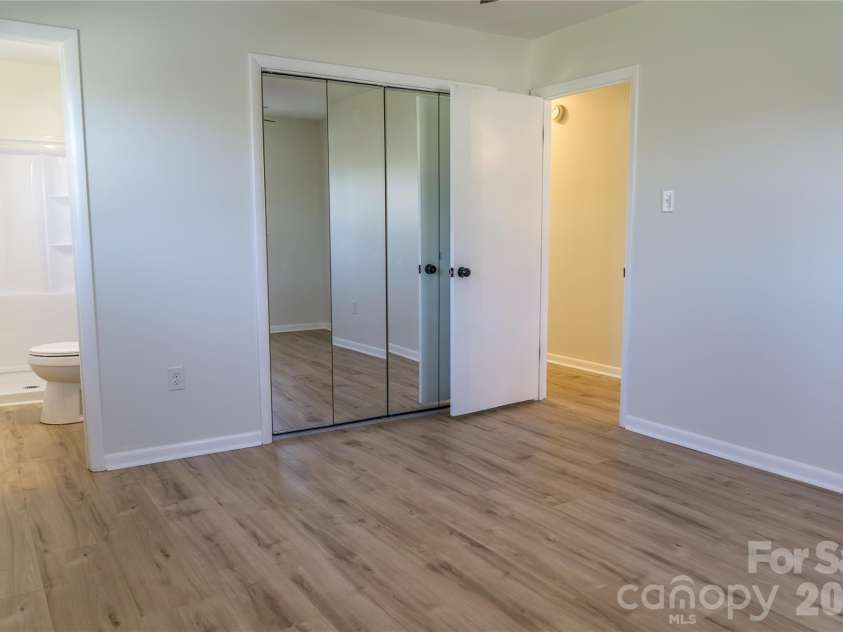 183 Mount Carmel Road, Asheville, NC 28806.  MLS# CAR4362057, YatesRealty ID 9553. 