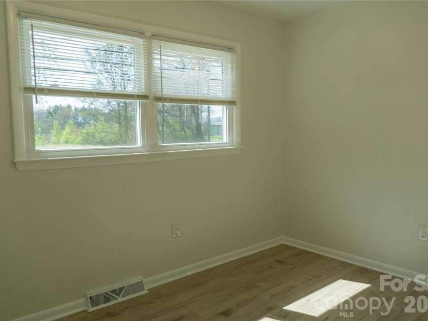 183 Mount Carmel Road, Asheville, NC 28806.  MLS# CAR4362057, YatesRealty ID 9553. 