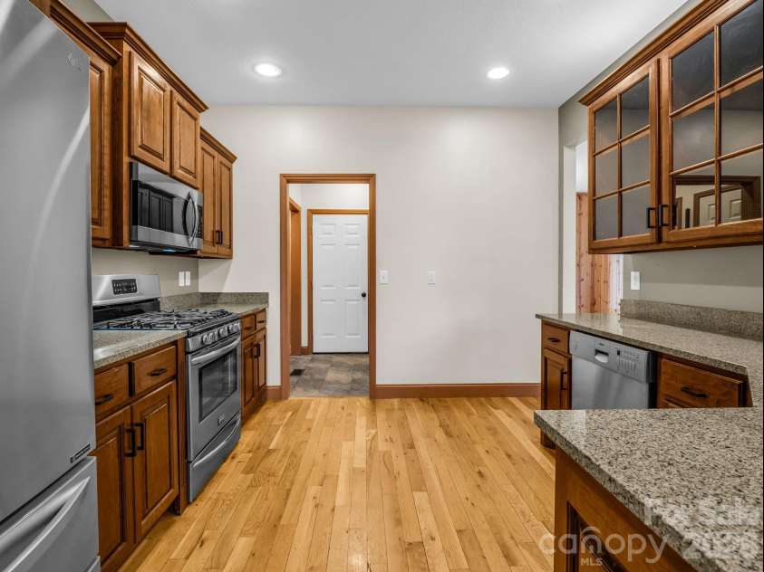 60 Bridge Lane, Tryon, NC 28782.  MLS# CAR4337841, YatesRealty ID 9554. 
