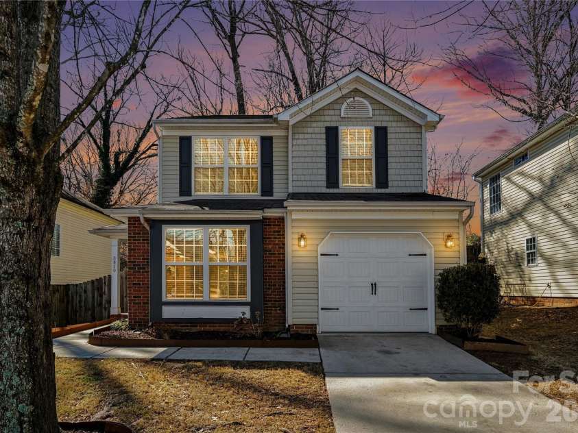 3810 Brookchase Lane, Charlotte, NC 28205.  MLS# CAR4347267, YatesRealty ID 9555. 