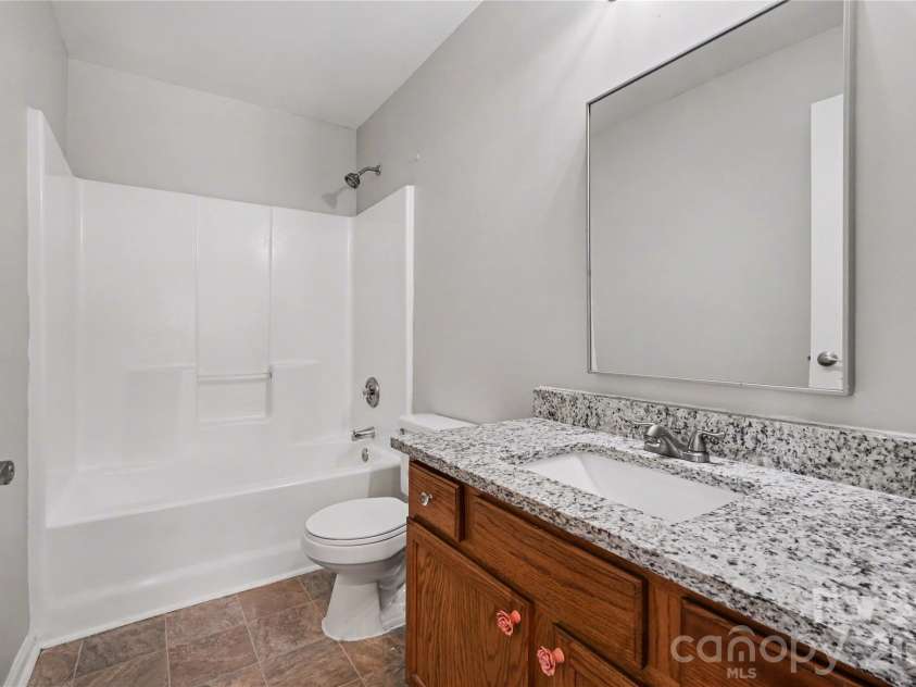 3810 Brookchase Lane, Charlotte, NC 28205.  MLS# CAR4347267, YatesRealty ID 9555. Full Bathroom