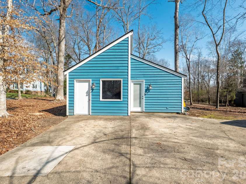 600 Boyce Road, Charlotte, NC 28211.  MLS# CAR4348806, YatesRealty ID 9558. 