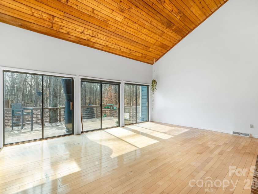 600 Boyce Road, Charlotte, NC 28211.  MLS# CAR4348806, YatesRealty ID 9558. 