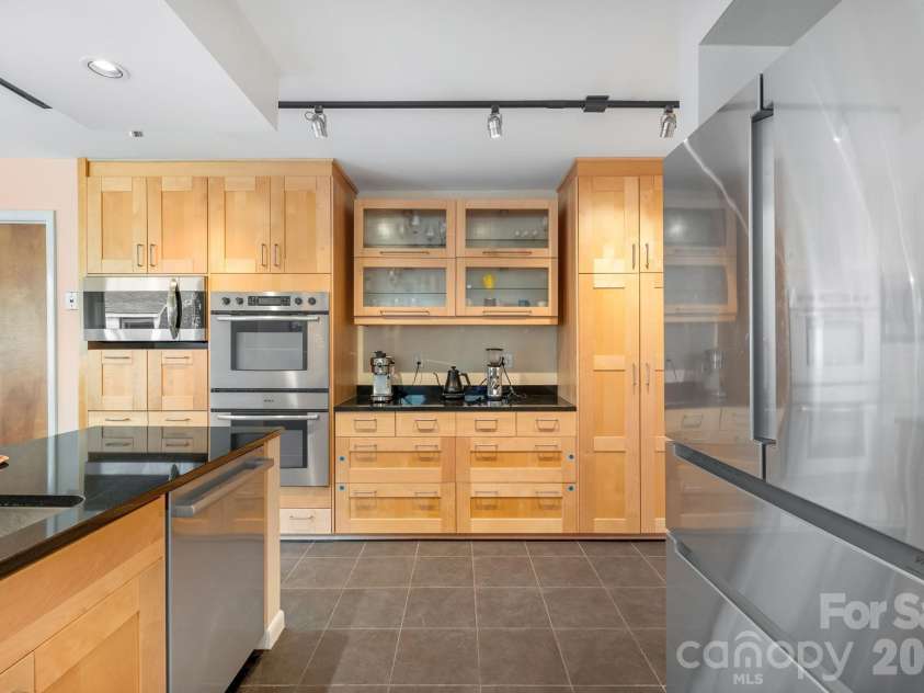 600 Boyce Road, Charlotte, NC 28211.  MLS# CAR4348806, YatesRealty ID 9558. 