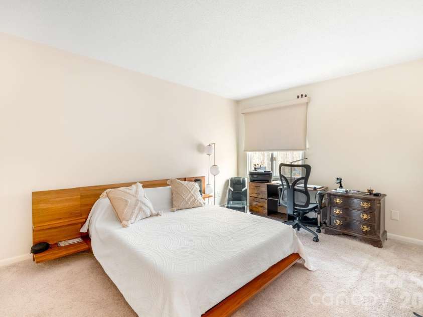 600 Boyce Road, Charlotte, NC 28211.  MLS# CAR4348806, YatesRealty ID 9558. 
