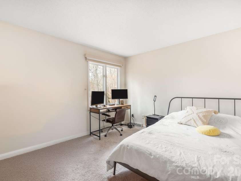 600 Boyce Road, Charlotte, NC 28211.  MLS# CAR4348806, YatesRealty ID 9558. 