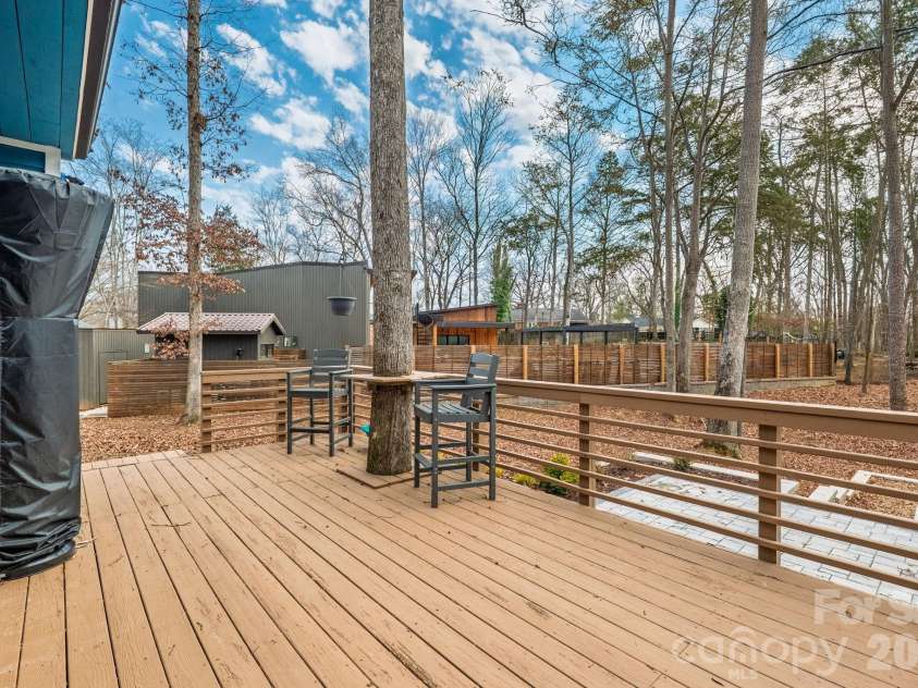 600 Boyce Road, Charlotte, NC 28211.  MLS# CAR4348806, YatesRealty ID 9558. 