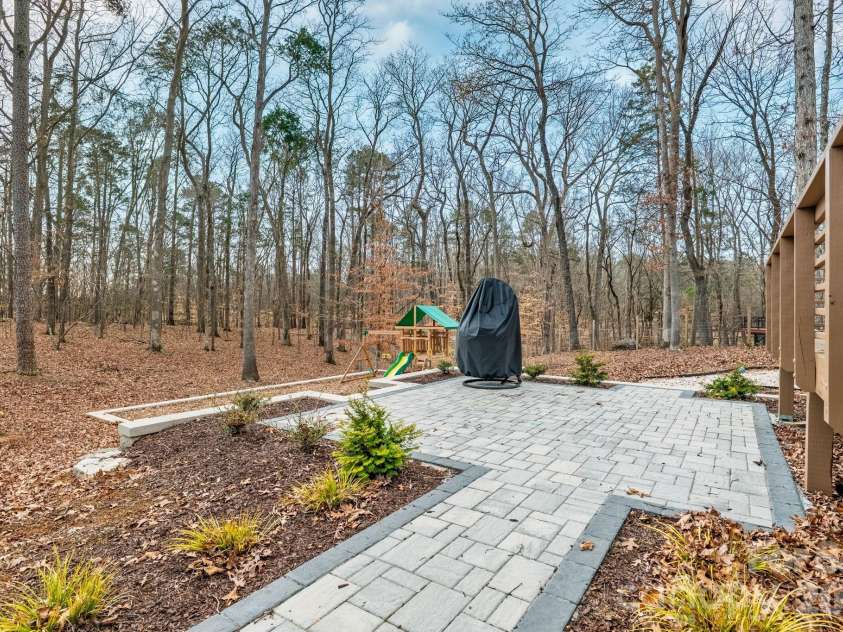 600 Boyce Road, Charlotte, NC 28211.  MLS# CAR4348806, YatesRealty ID 9558. 
