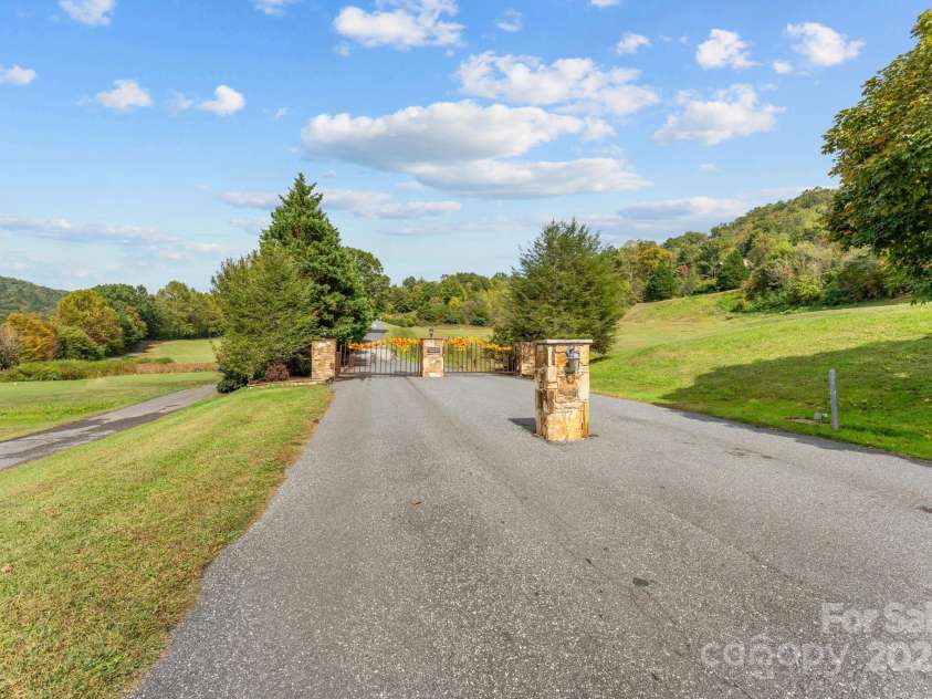 24 Pine Bluff Road, Whittier, NC 28789.  MLS# CAR4326429, YatesRealty ID 956. 