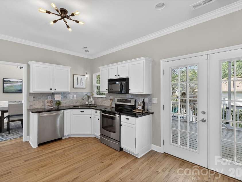 8900 Valewood Court, Charlotte, NC 28210.  MLS# CAR4361585, YatesRealty ID 9560. 