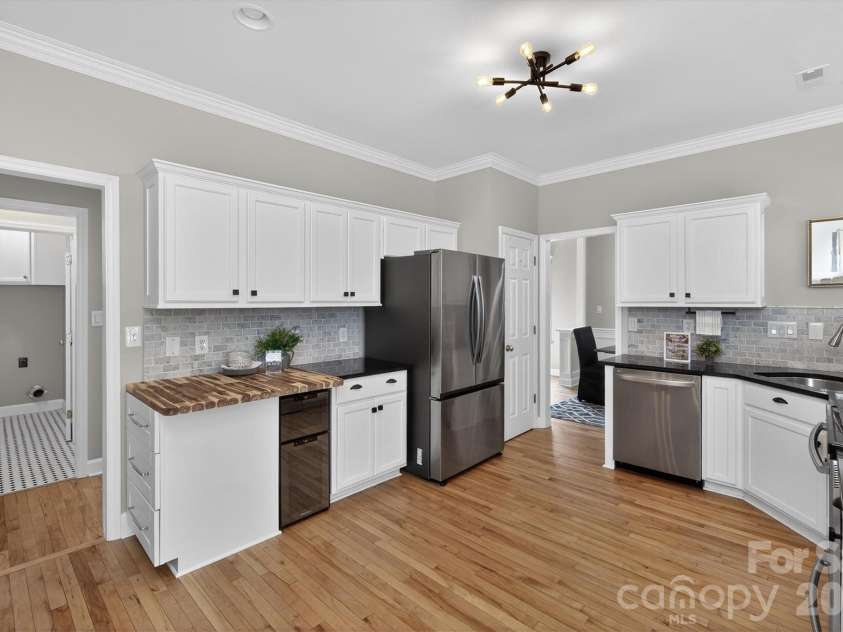8900 Valewood Court, Charlotte, NC 28210.  MLS# CAR4361585, YatesRealty ID 9560. 