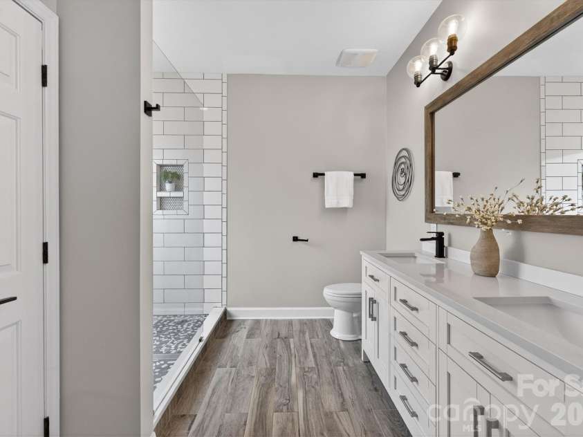 8900 Valewood Court, Charlotte, NC 28210.  MLS# CAR4361585, YatesRealty ID 9560. 