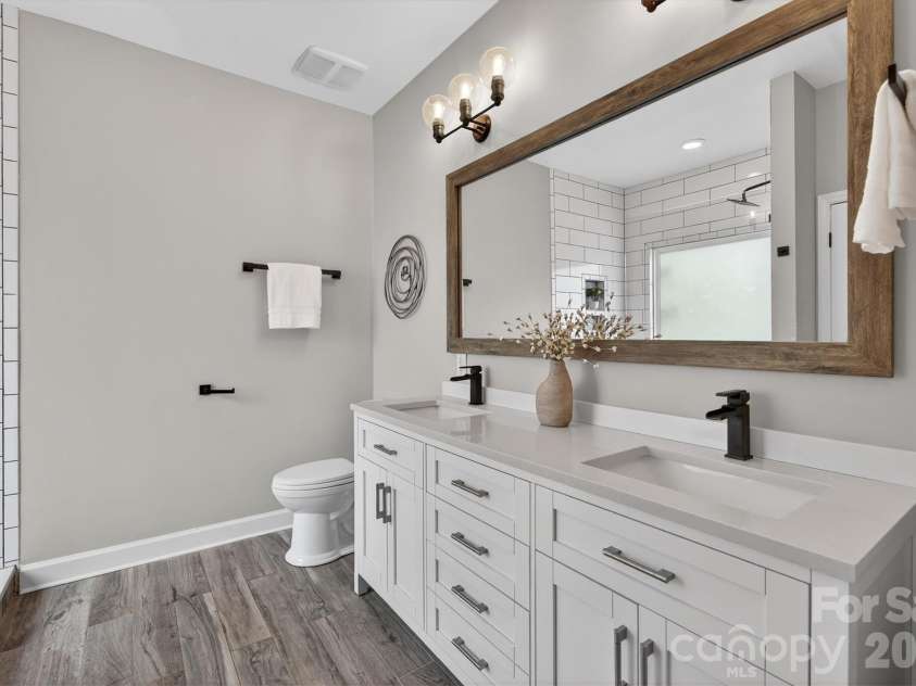8900 Valewood Court, Charlotte, NC 28210.  MLS# CAR4361585, YatesRealty ID 9560. 