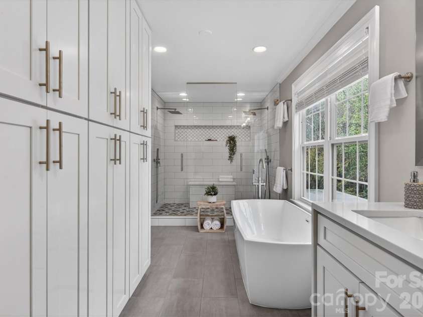 8900 Valewood Court, Charlotte, NC 28210.  MLS# CAR4361585, YatesRealty ID 9560. 