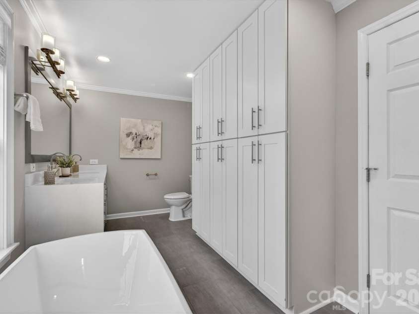 8900 Valewood Court, Charlotte, NC 28210.  MLS# CAR4361585, YatesRealty ID 9560. 
