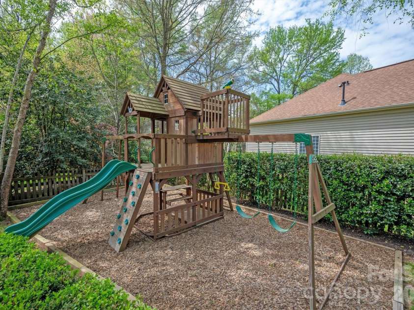 8900 Valewood Court, Charlotte, NC 28210.  MLS# CAR4361585, YatesRealty ID 9560. 