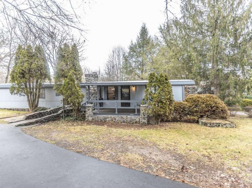 101 6th Street, Black Mountain, NC 28711.  MLS# CAR4357567, YatesRealty ID 9567. 